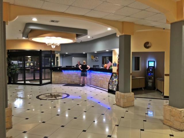 Robinson Inn And Suites エクステリア 写真
