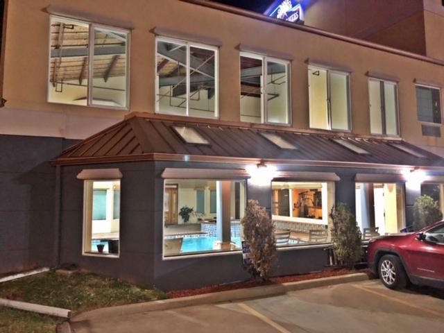 Robinson Inn And Suites エクステリア 写真